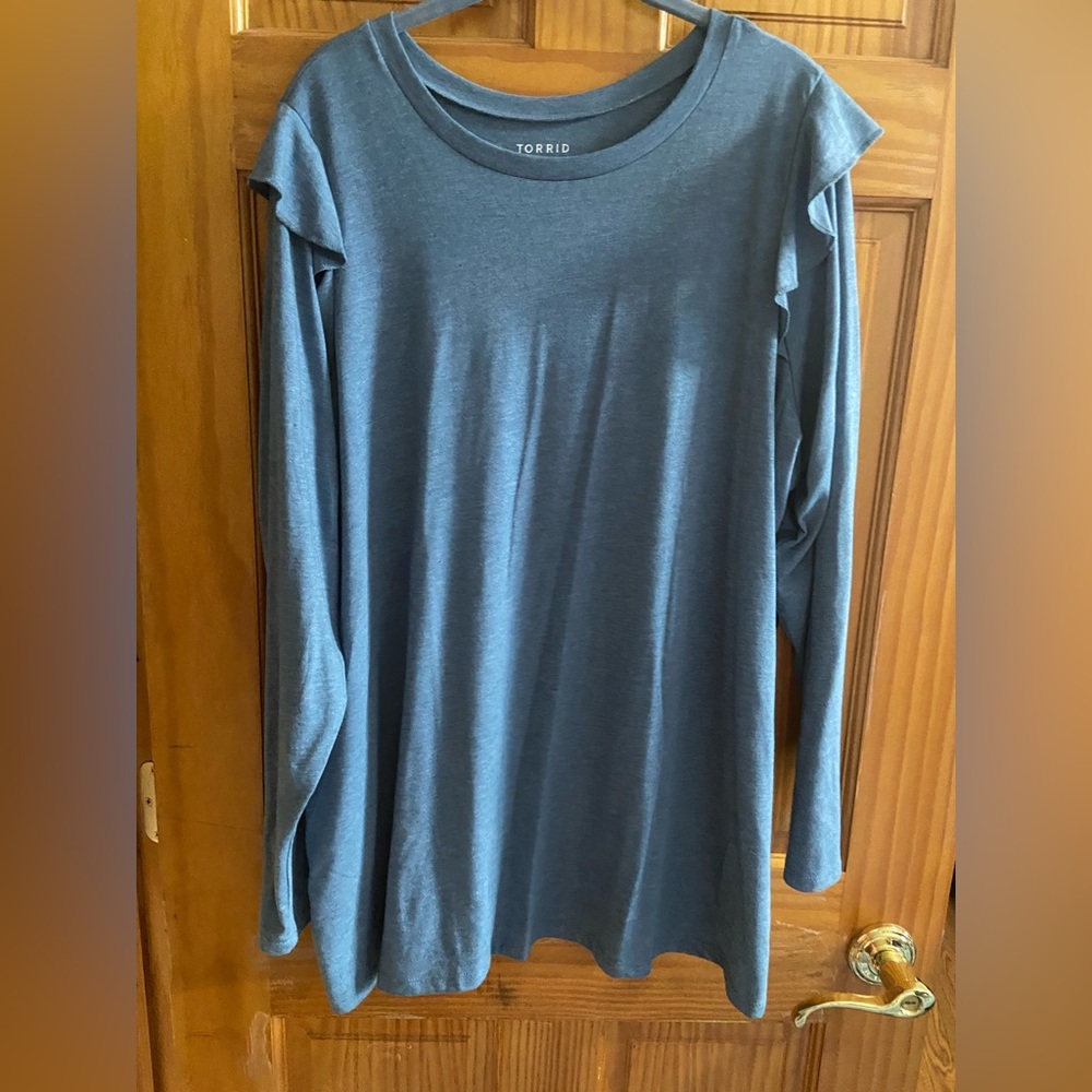 Blue ruffle sleeve long sleeve shirt